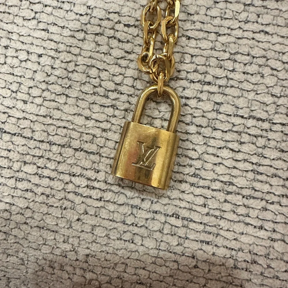 Louis Vuitton lock and key necklace - Picture 5 of 5